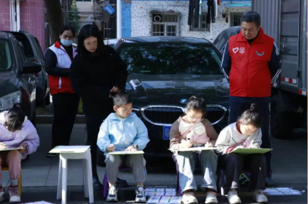 快看！我画的是老房子