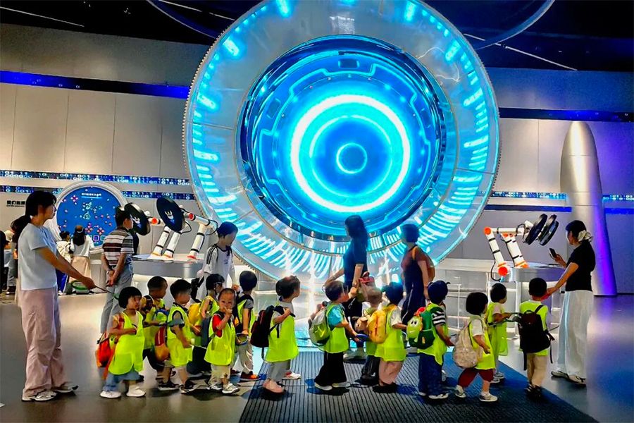 虞传芳《光明未来》