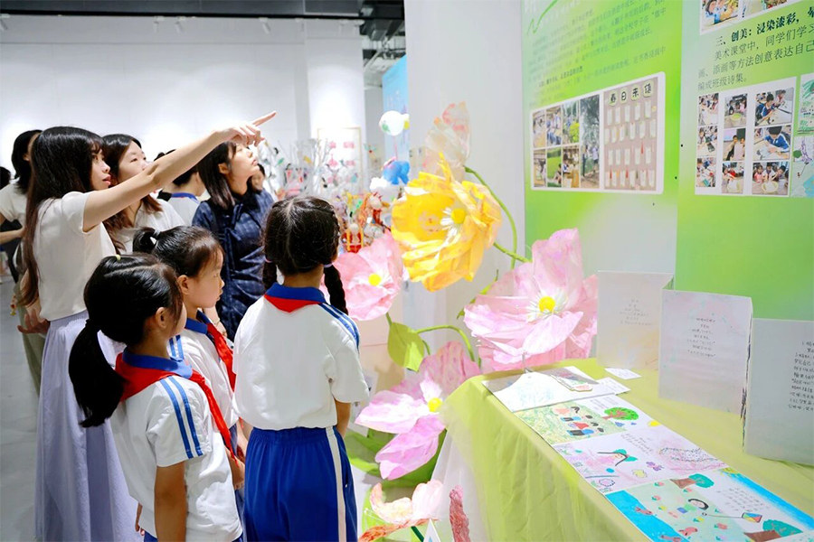 来看艺术展啦！件件皆是惊喜，学生们的创意超出想象